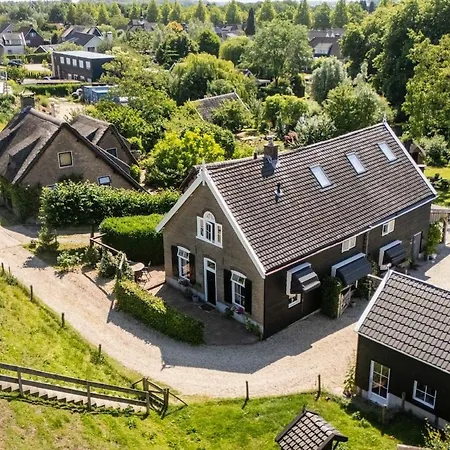 't Voorhuis Aan De Lek 別荘