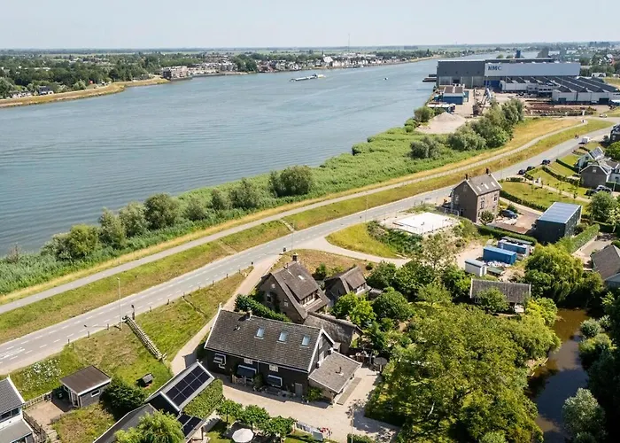 't Voorhuis Aan De Lek